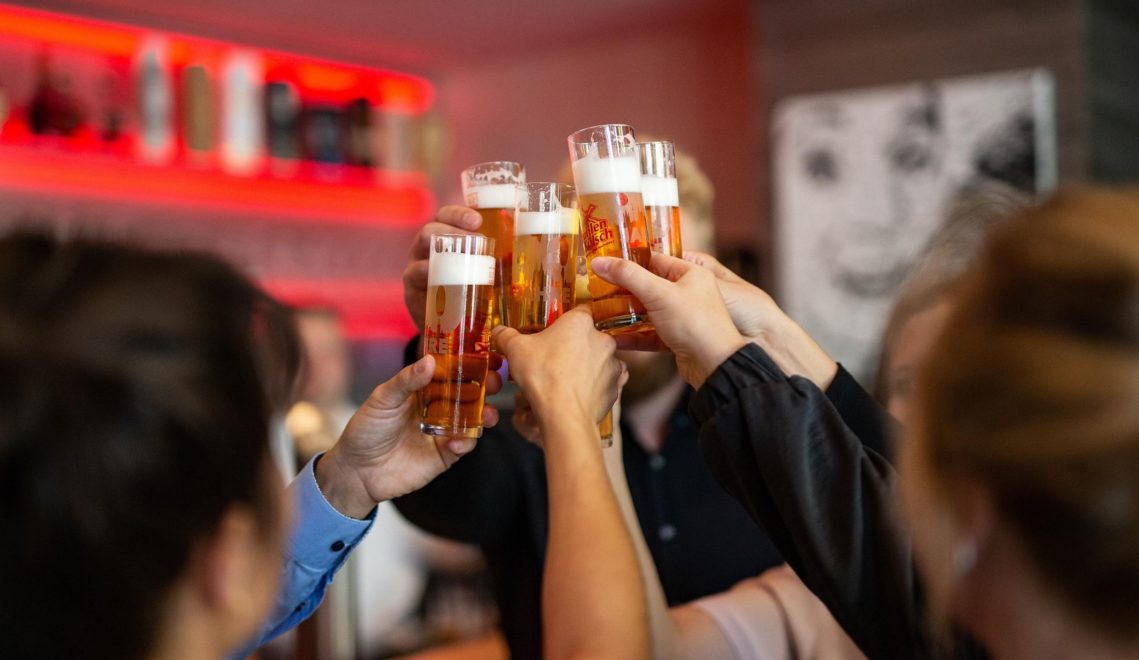 „Drink doch ejne met!“ hört man in vielen Kölner Kneipen © Tourismus NRW e.V.
